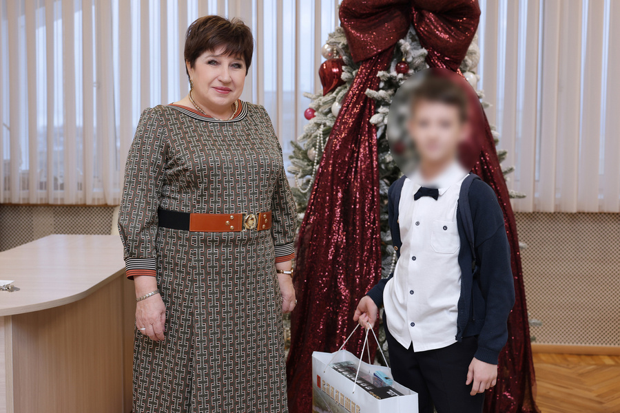 Новогодние подарки для детей в рамках акции Ёлка желаний