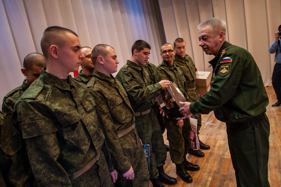 призывники россии. новобранцы в армии. призыв на военную службу. форма призывника. военная служба.